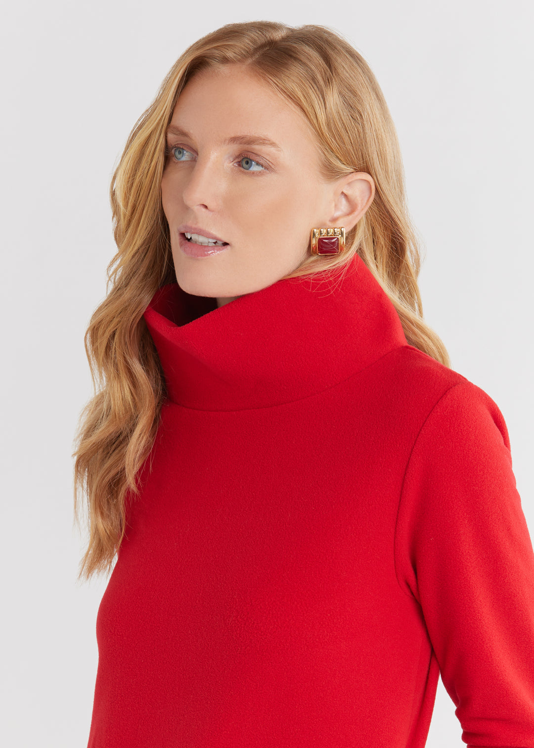 Cobble Hill Turtleneck in Vello Fleece (Scarlet)