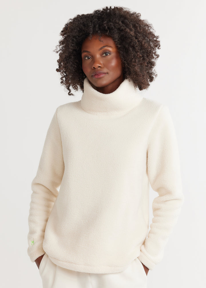 Greenpoint Turtleneck in Sherpa Fleece (Cream)